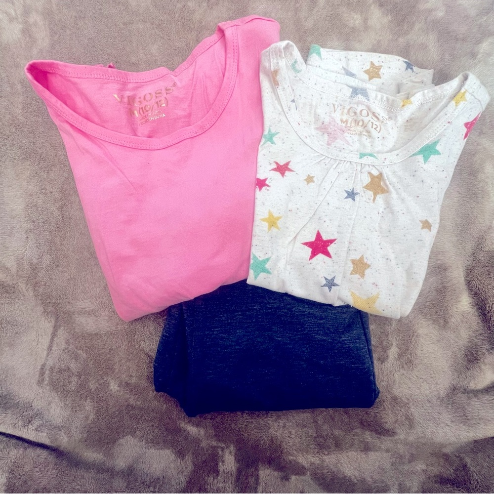 Vigoss | outfit | 8/10 | navy leggings, pink top, and white top with stars